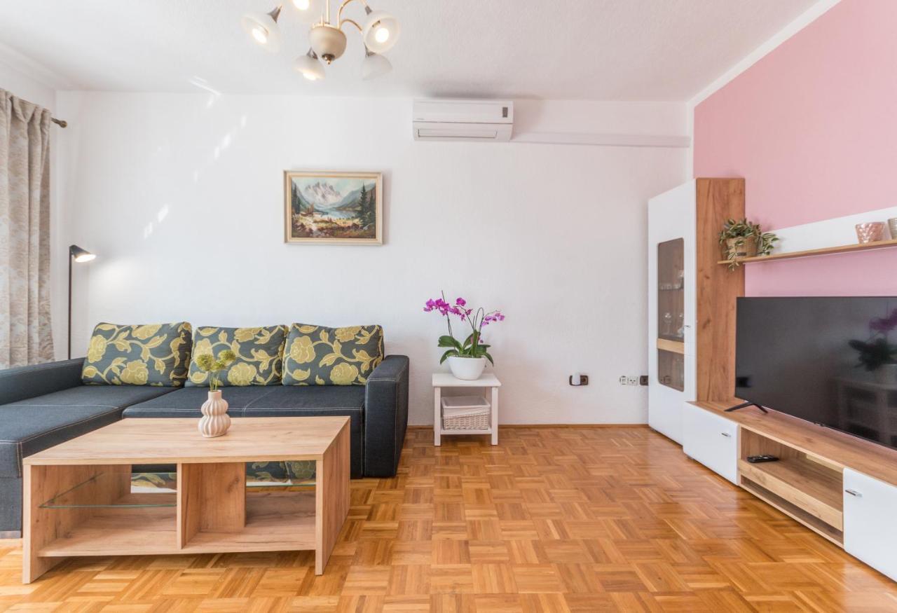 Mustel Travel Apartments 스베티 페타르 외부 사진