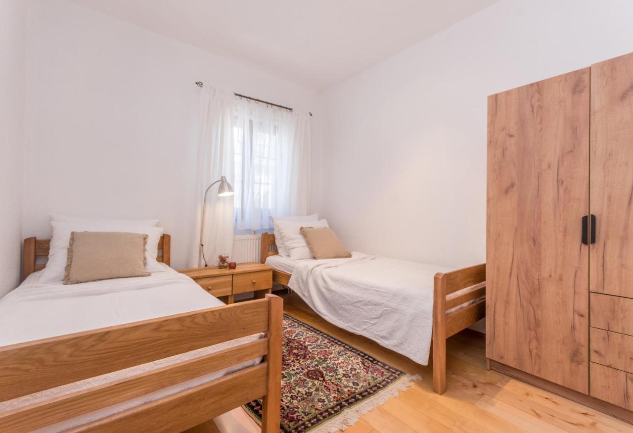Mustel Travel Apartments 스베티 페타르 외부 사진
